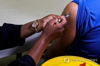 남아공 5차파동 속 백신 무관심에 접종소 감축…백신 폐기 수순