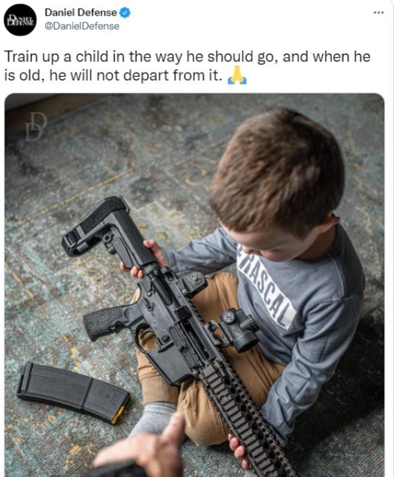 어린이로 총기 홍보한 미국 총기제조사 대니얼 디펜스