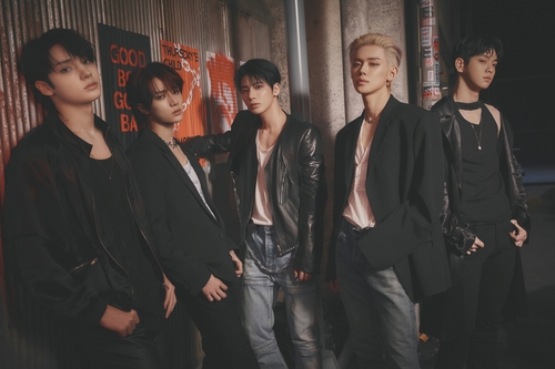 BTS, 미국 빌보드 장기 흥행…TXT, 메인 앨범차트 2주째 톱10