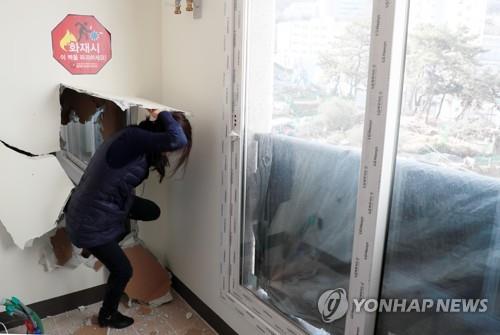 경량 칸막이 대피 훈련 [연합뉴스 자료사진]