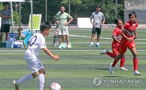 한국 유소년팀과 인도네시아 팀 경기