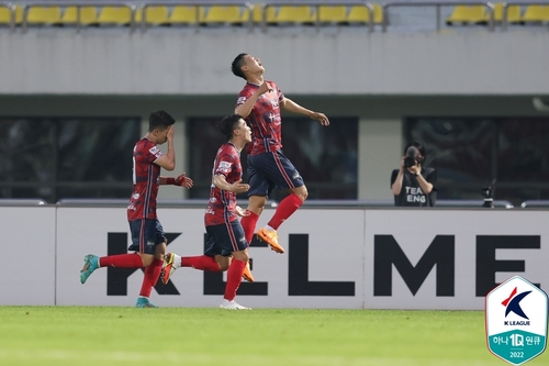 Kimcheon Kim Ji-hyeon performing a goal ceremony.