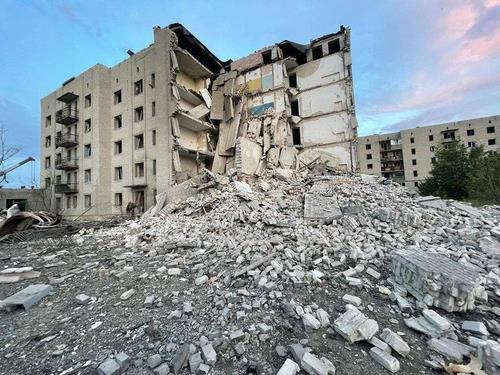 러시아의 로켓 공격으로 파괴된 도네츠크주의 아파트 건물