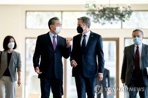 G20 외교장관회의에서 만난 토니 블링컨 미 국무장관과 왕이 중국 외교부장