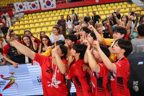 유럽 강타한 한국 여자핸드볼…체력·스피드·조직력 '삼위일체'