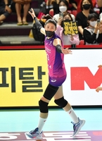 김연경, 만원 관중 앞에서 세리머니