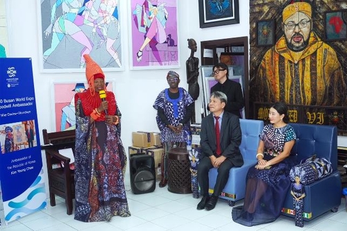 [게시판] 나이지리아 유명예술가 니케, 부산세계박람회 홍보대사