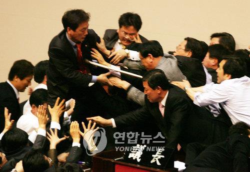 '이명박 특검' 두고 격돌하는 대통합민주신당과 한나라당