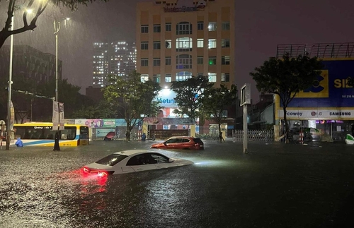 베트남 중부, 태풍 '선까'에 인명 피해 속출…최소 10명 사망