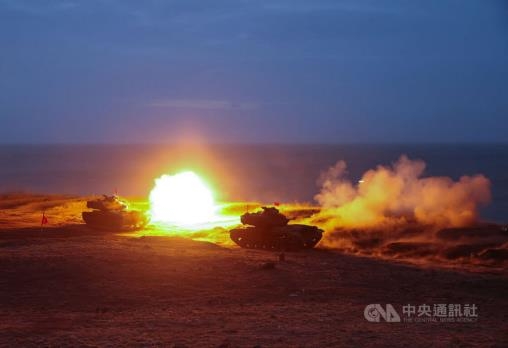 실사격 훈련하는 대만군의 M60A3 전차