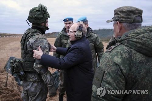 징집병 훈련소 방문한 푸틴 러시아 대통령 
