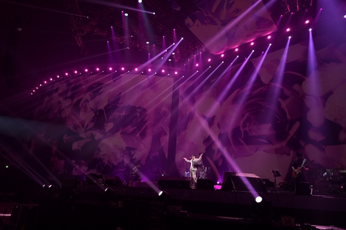 4년 만의 단독 콘서트 연 '가왕' 조용필