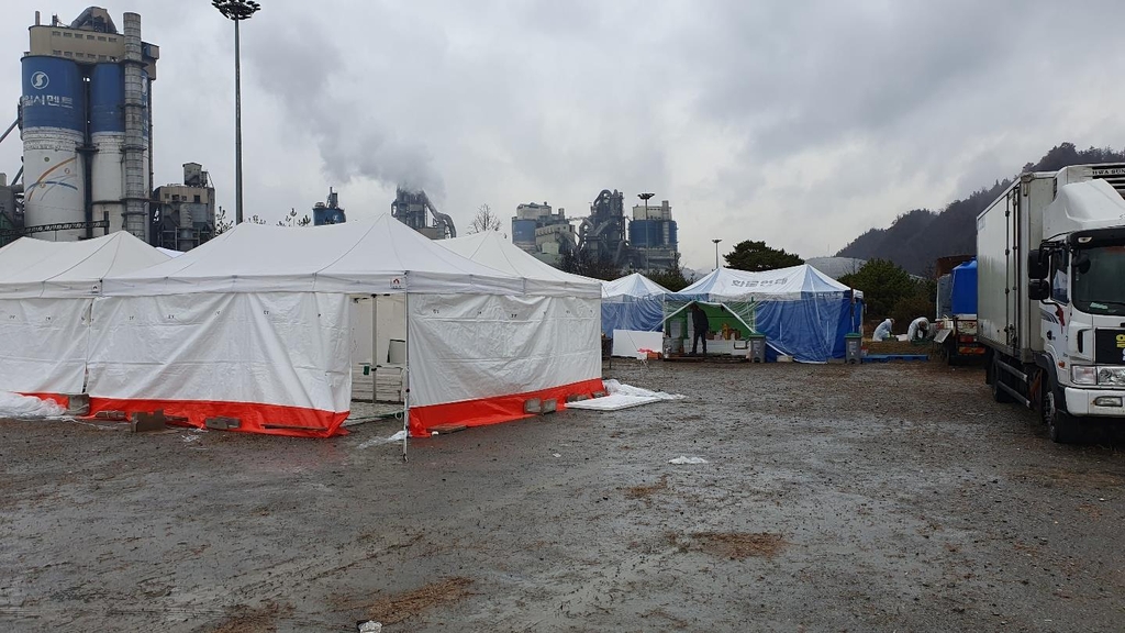 도담역 앞 공터에 설치된 화물연대 텐트 농성장