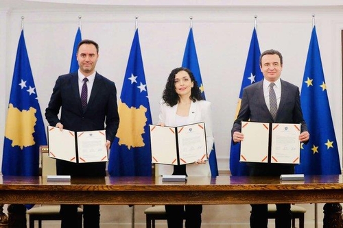 코소보, EU 가입 공식 신청…'발칸 앙숙' 세르비아 반발