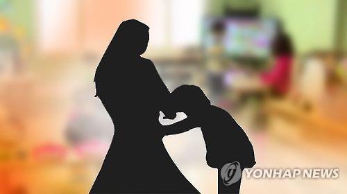 어린이집 원생 63회에 걸쳐 밀치고 때린 교사 징역형 집행유예