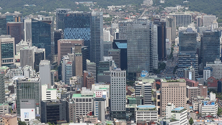 서울 남산에서 바라본 기업 빌딩