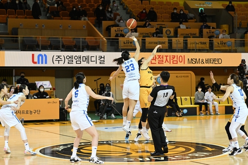 11연승 우리은행 vs 박지수 돌아온 KB…22일 정면충돌