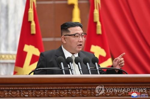 김정은 "핵탄 보유량 기하급수적 늘려라"…전원회의 보고