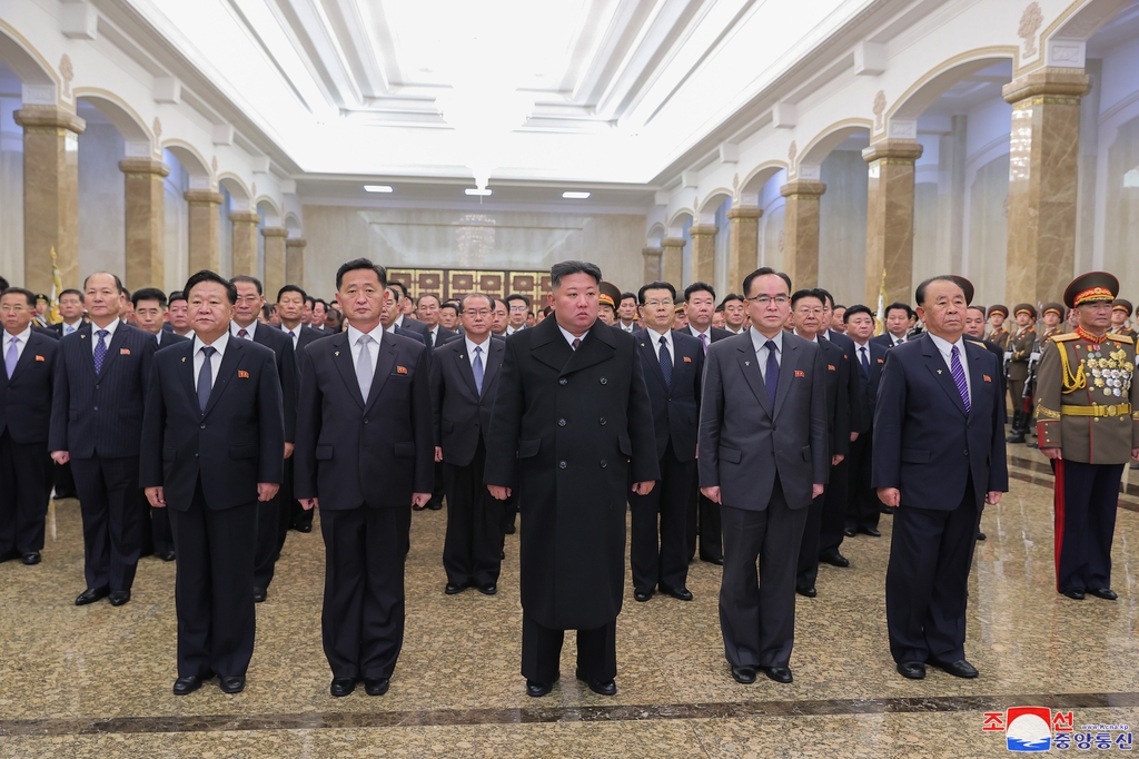 금수산태양궁전 참배한 김정은 북한 국무위원장