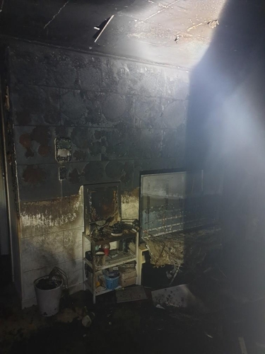 창원 아파트 6층서 화재…2명 부상·20여명 대피
