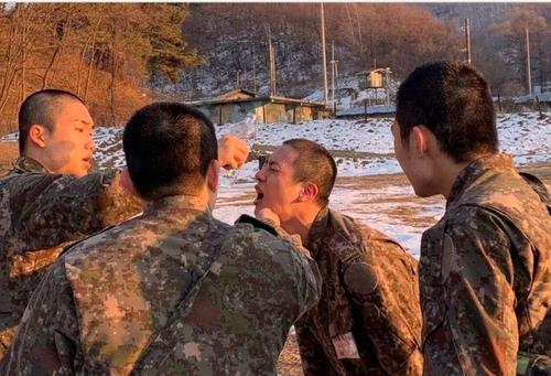 화생방 훈련 후 진의 모습