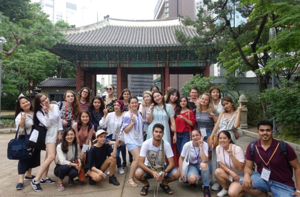 한국문화 체험에 나선 외국인 한국학 전공자들