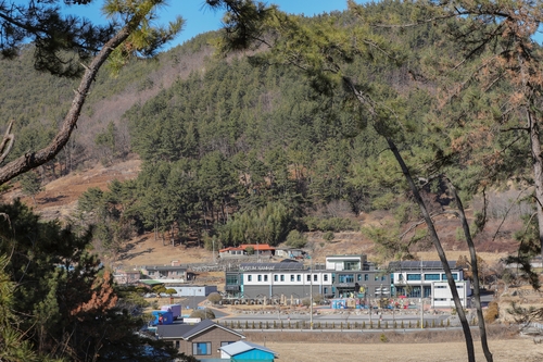 고사리밭으로 유명한 창선면 연곡리에 자리한 뮤지엄남해 [사진/진성철 기자]