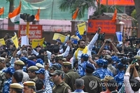 인도 수사당국, 야당 고위직 체포…야권, 전국적 항의 시위