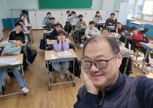 제자들과 함께한 최고봉 선생님
