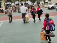 중국 학교들 학생 감소로 재정난…문 닫고 교사들 임금 체불