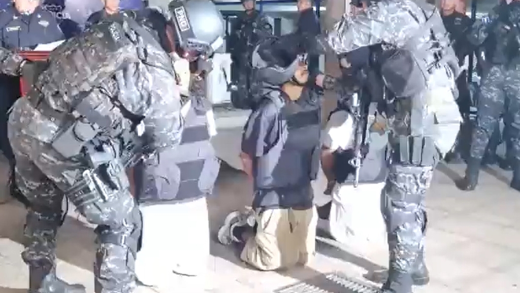 경찰관 살인 혐의로 체포된 엘살바도르 갱단원들