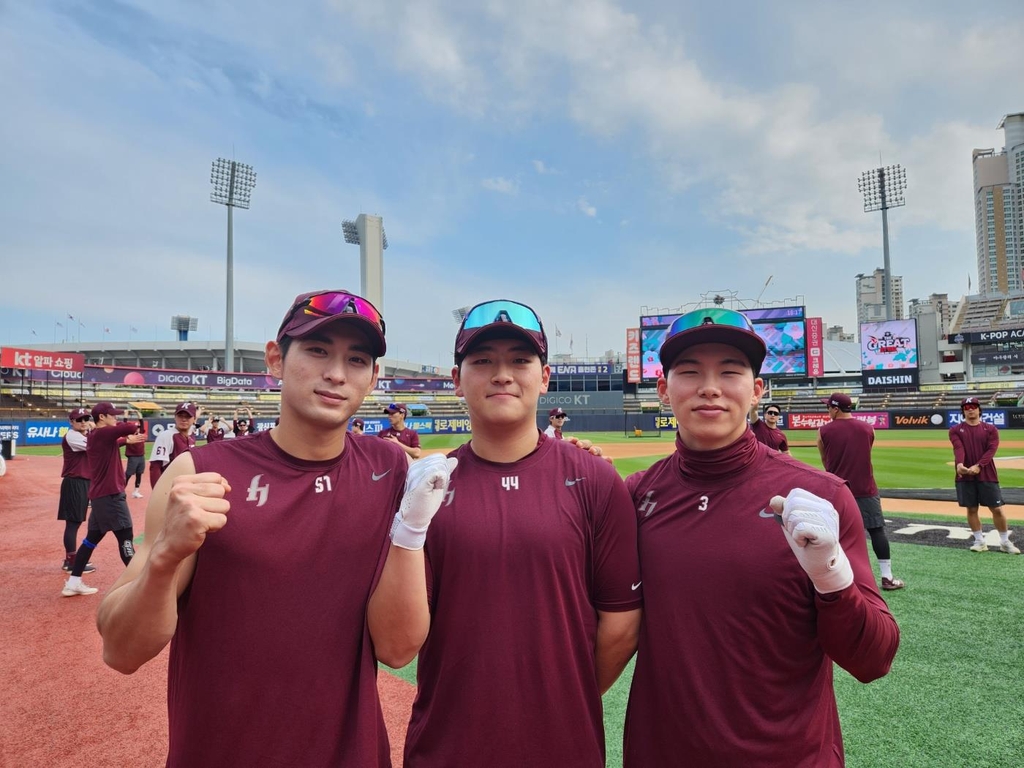 아시안게임 대표팀에 승선한 이정후, 김동헌, 김혜성(왼쪽부터)