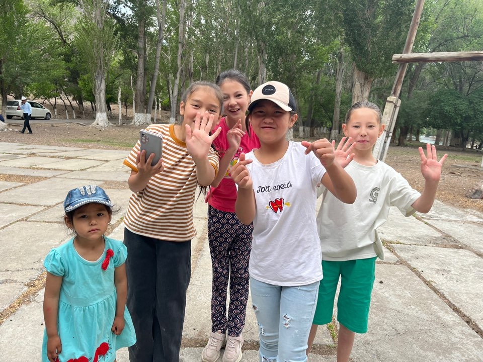 키르기스스탄 오르토-토코이 마을 아이들