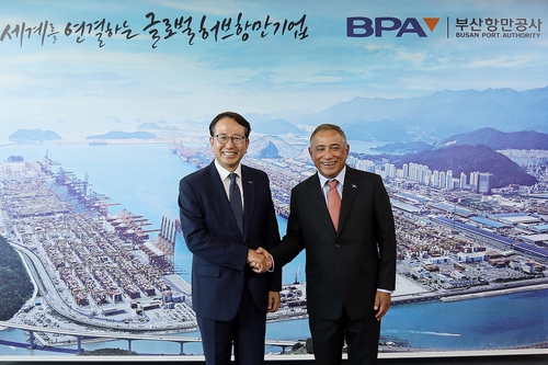 벨리즈 총리 일행 부산항 방문…2030엑스포 유치 지지 당부