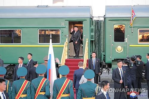 김정은 열차 하바롭스크로 이동 중…오후 늦게 목적지 도착 전망