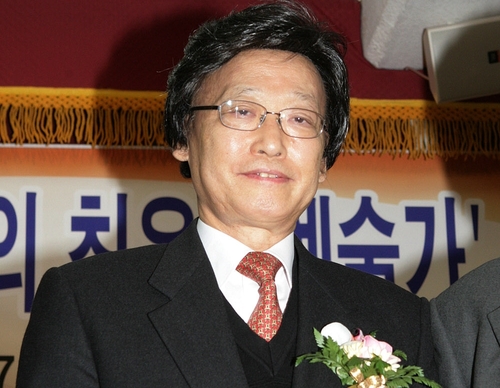 2007년 한국예술평론가협의회가 주는 최우수예술가상을 받은 고인
