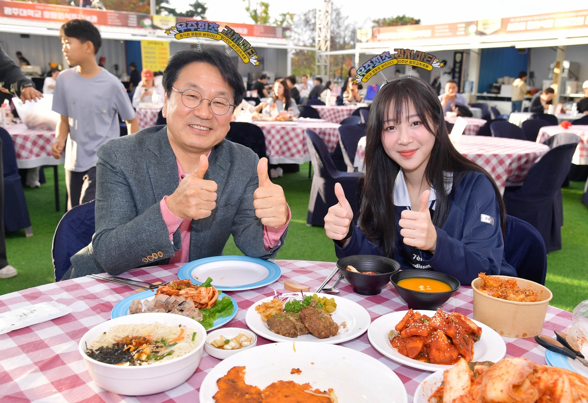 김치축제 찾은 강기정 광주시장과 쯔양