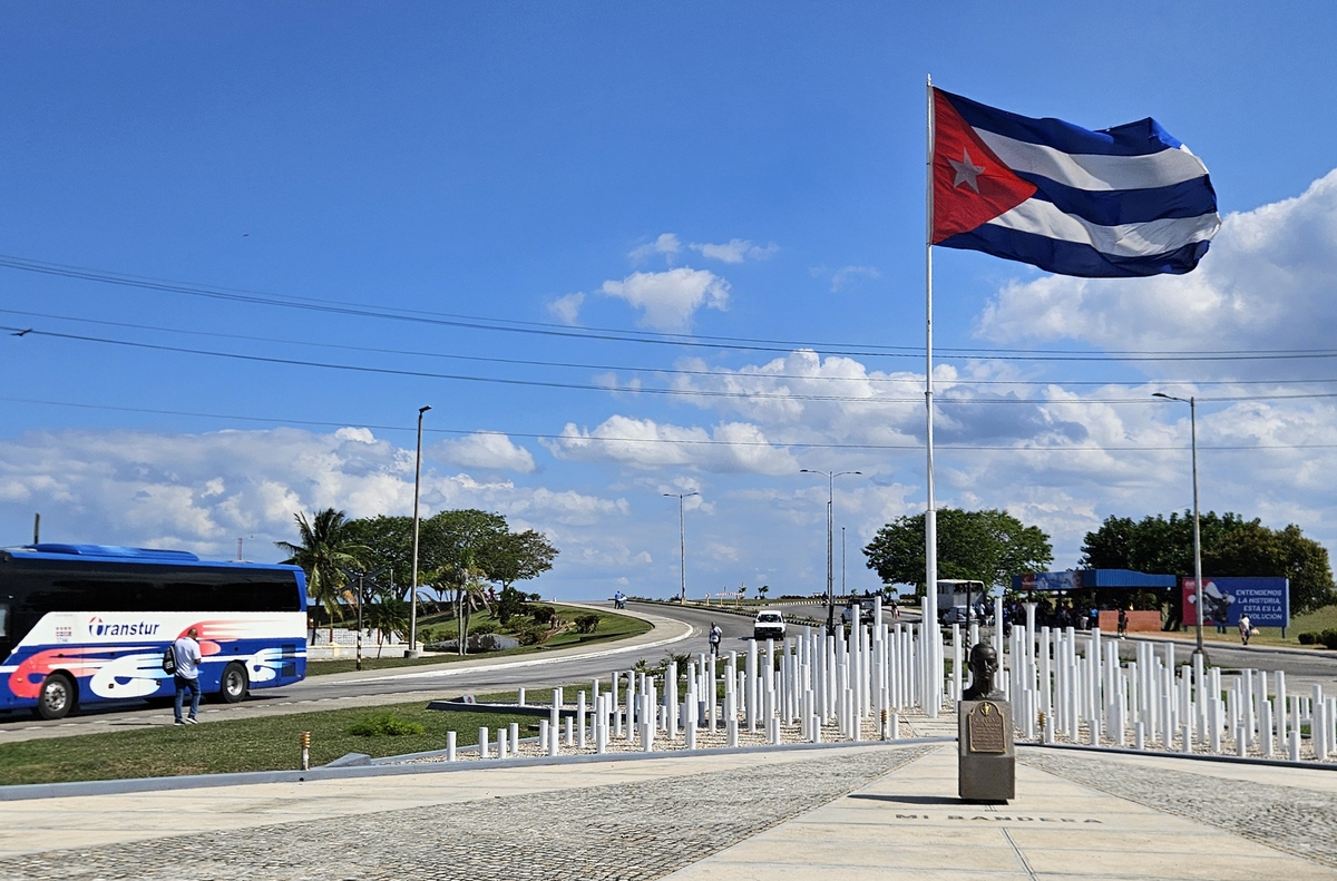 아바나 광장에 펄럭이는 쿠바 국기