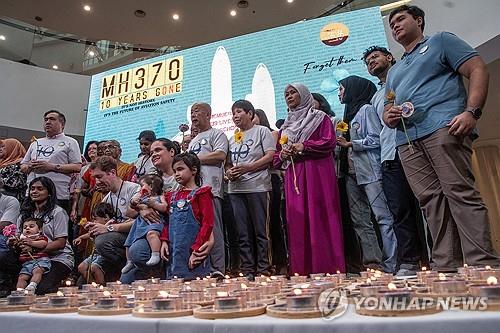 MH370 여객기 실종 10주년을 맞아 관련 행사에 참석한 탑승객 가족들