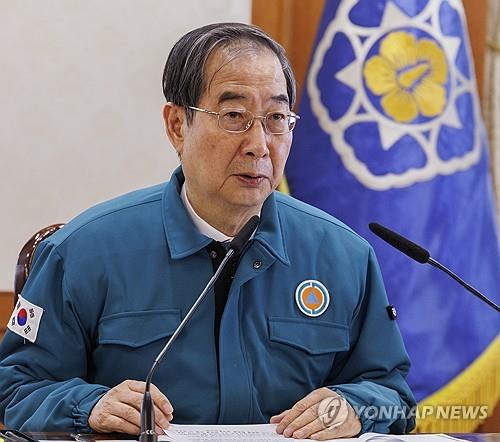 한총리 "하반기 전공의 모집 기간 연장…복귀 방해 엄중 조치"