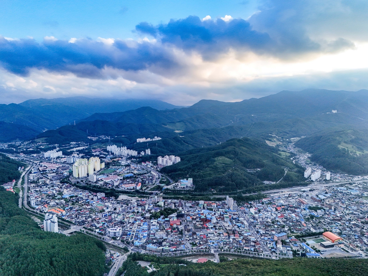 황지천이 휘돌아 나가는 태백시 [사진/백승렬 기자]