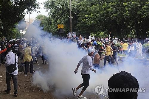 27일 인도 콜카타 '수련의 성폭행 피살' 항의 시위 현장