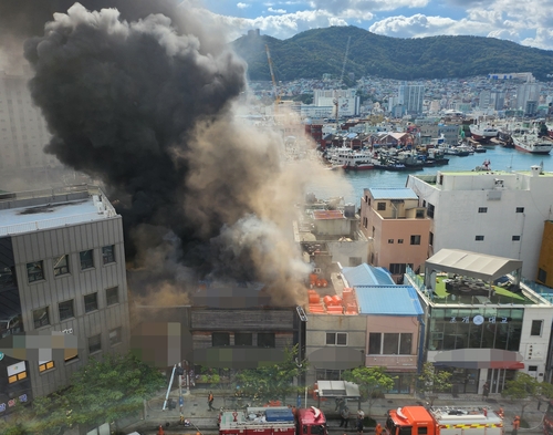 영도구 상가 건물서 화재