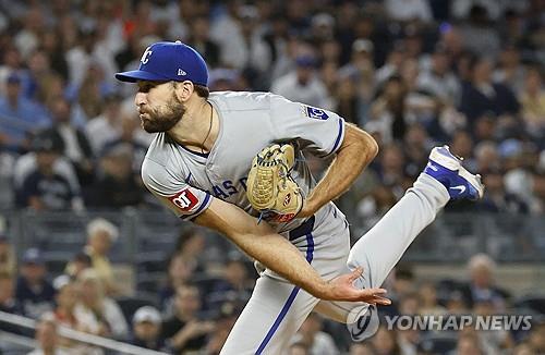 MLB 캔자스시티, '노마드 투수' 와카와 704억원에 3년 재계약