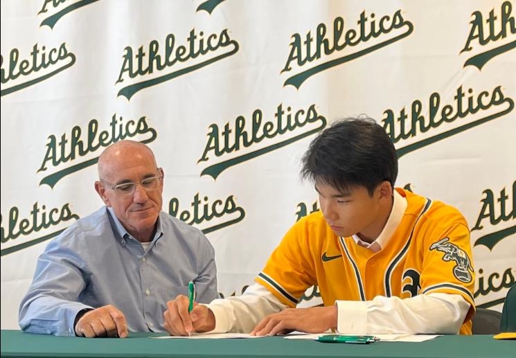 MLB 오클랜드가 일본 유망주 모리이 쇼타로와 입단 계약을 맺었다.