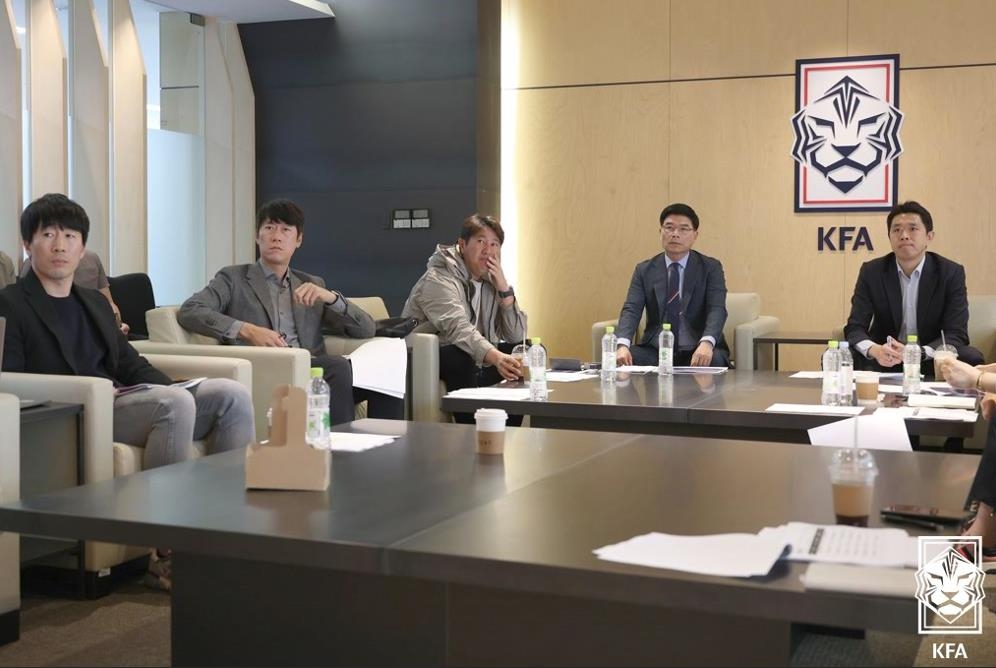 대한축구협회 국가대표 전력강화위원회 회의 장면