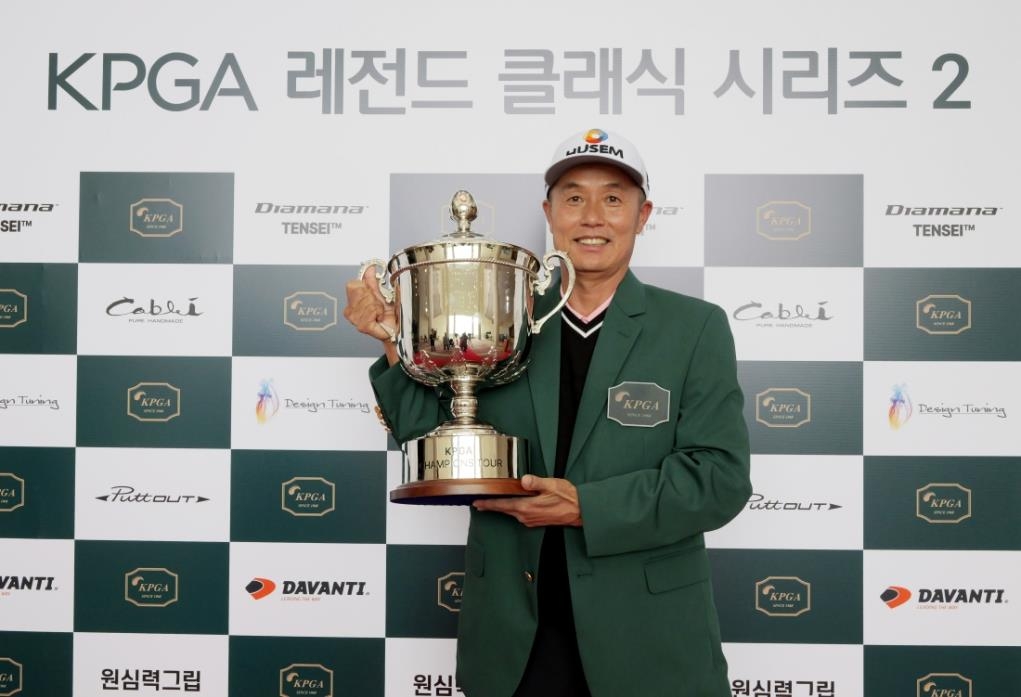 장익제, KPGA 레전드 클래식 시리즈2 우승…시니어 투어 첫 승