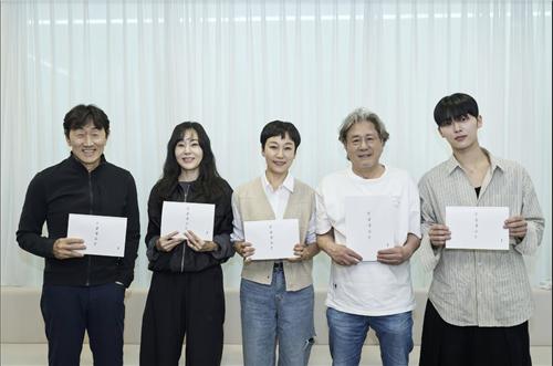 좌측부터 배우 허준호·김윤진·진경·최민식·최현욱