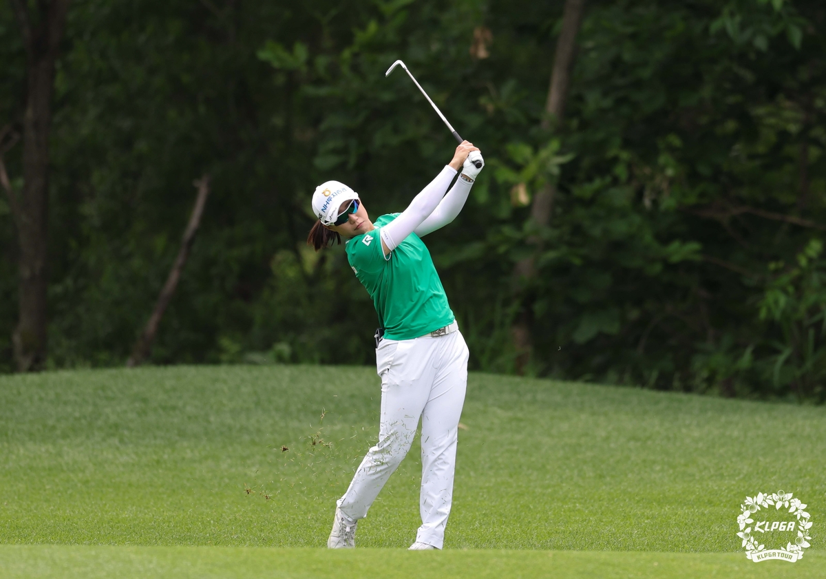 정윤지, KLPGA 투어 수협 MBN 여자오픈 2R 선두…통산 2승 도전
