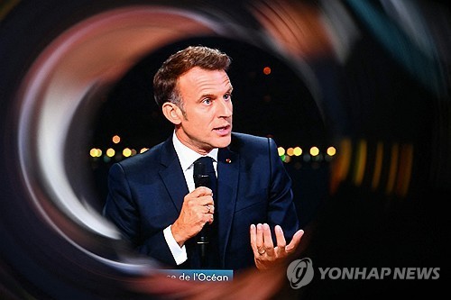 에마뉘엘 마크롱 프랑스 대통령이 연설하는 모습